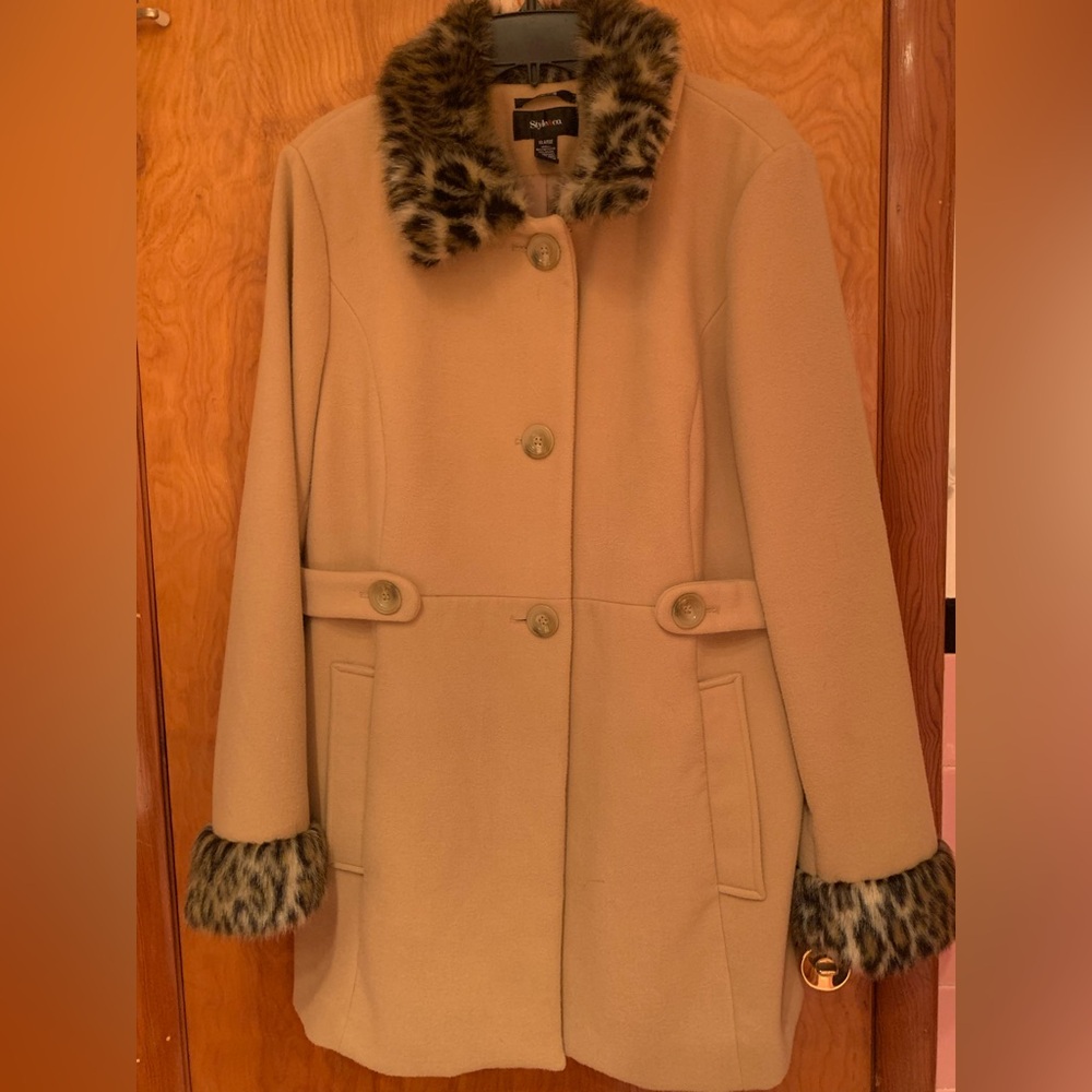 Style & Co. Faux Fur collar Coat.  Great condition-like new.